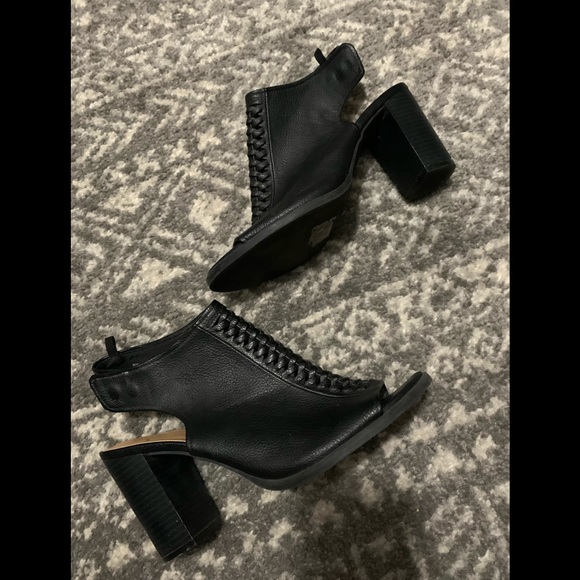 GAP Shoes - Gap black leather heels Sz 10